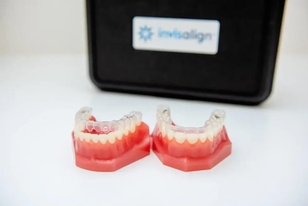 Teeth-Whitening_Invisalign_Melbourne_Elevate-Dental-980x654.jpgw3